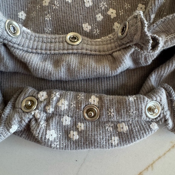 QUINCY MAE Ribbed Ruffle Romper - Fleur - Picture 6 of 7